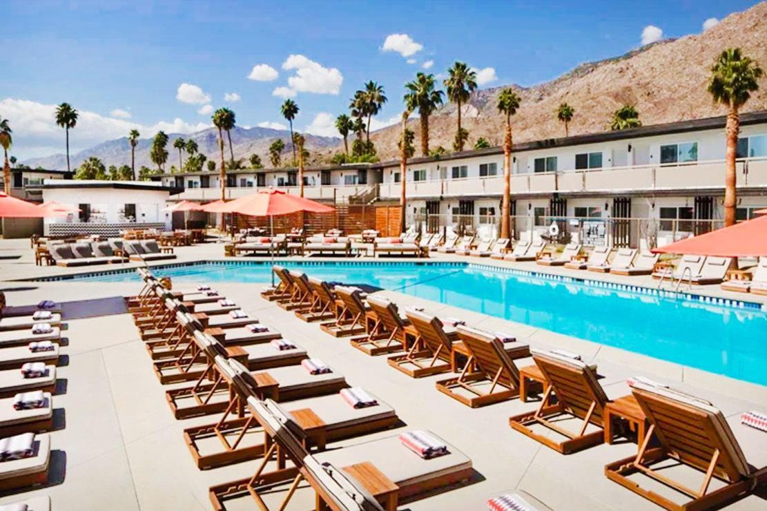 V Palm Springs Hotel Exterior photo